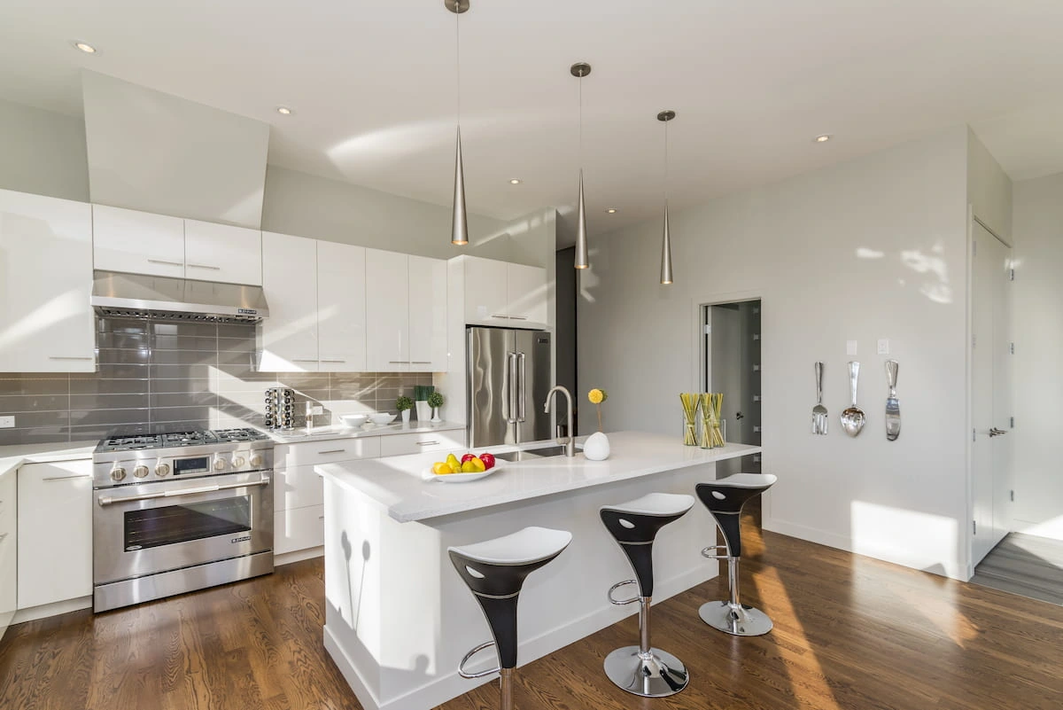 Model Dapur Minimalis dengan Meja Bar